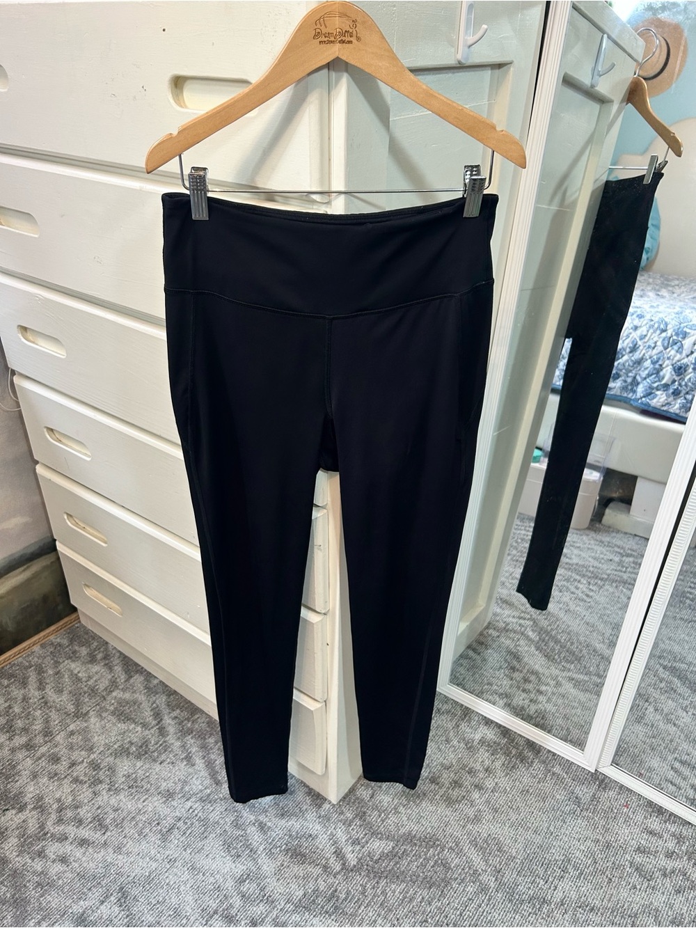 Vuori Daily Running Legging Athletic Pant With Waist Zipper Pocket ✨